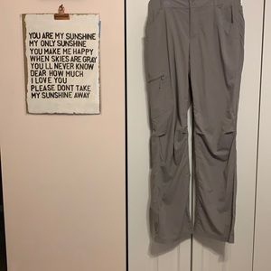 Cabela’s hiking pants- like new!